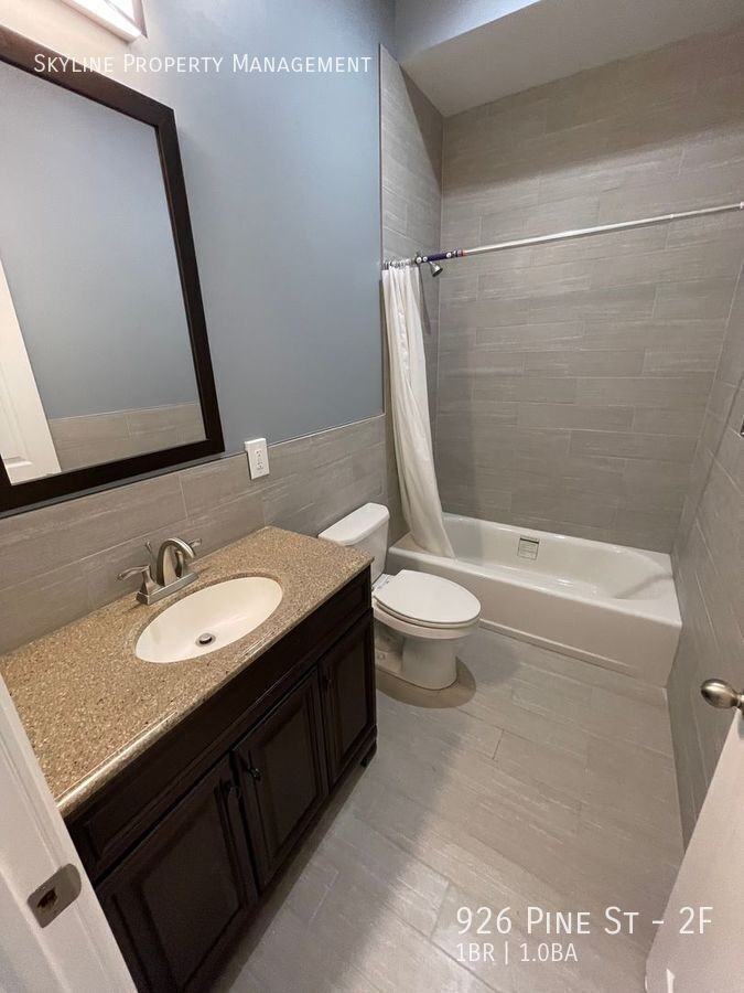 926 Pine St #2F - Photo 5 of 6