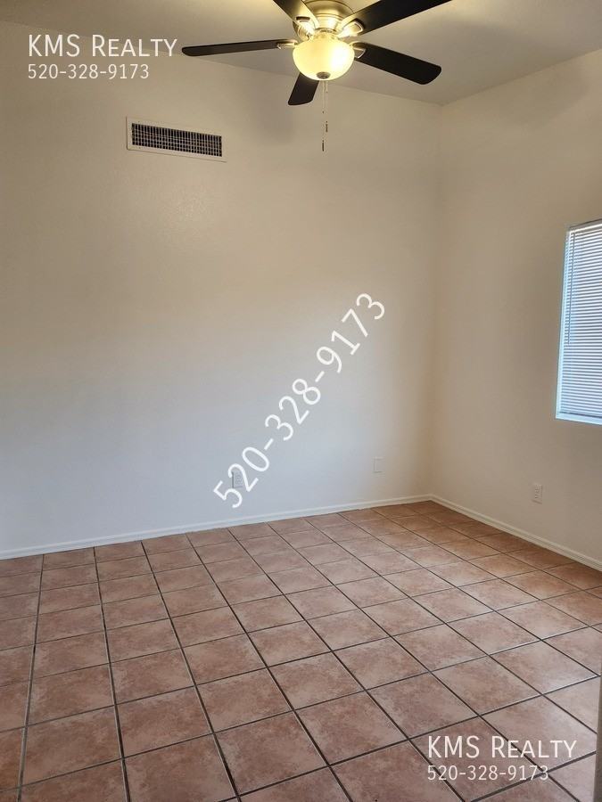 1616 W Wood Crest Ct - Photo 3 of 16