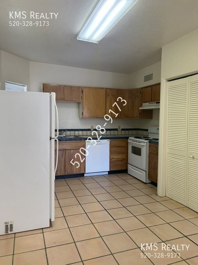 3419 E Glenn St #2 - Photo 4 of 19