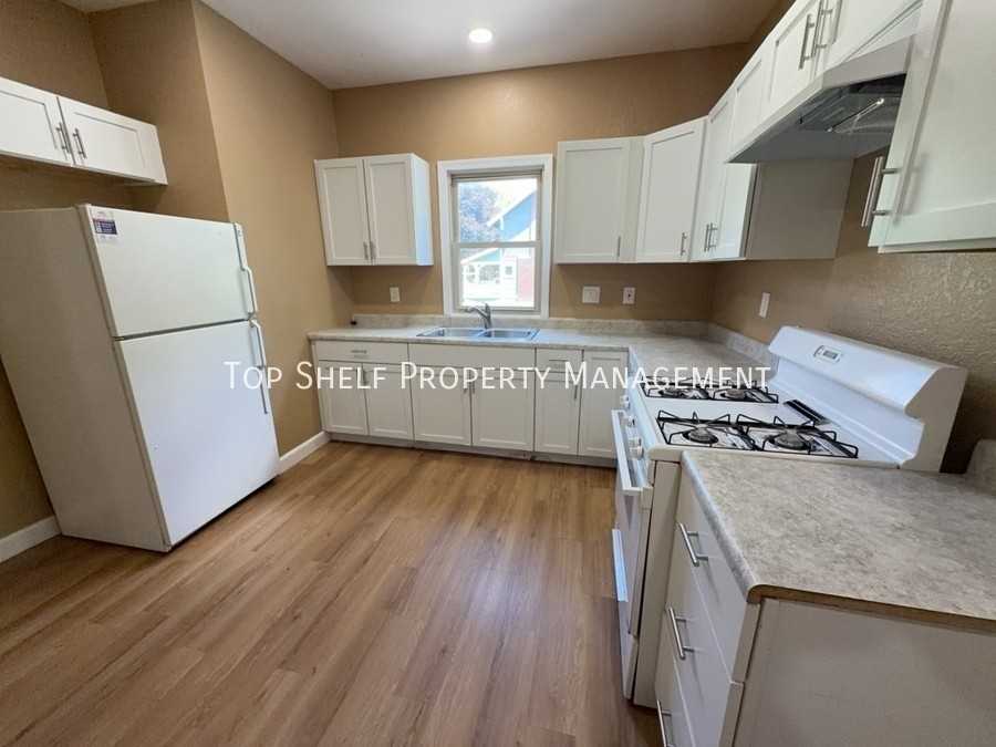 1145 21st St #1 - Photo 3 of 8