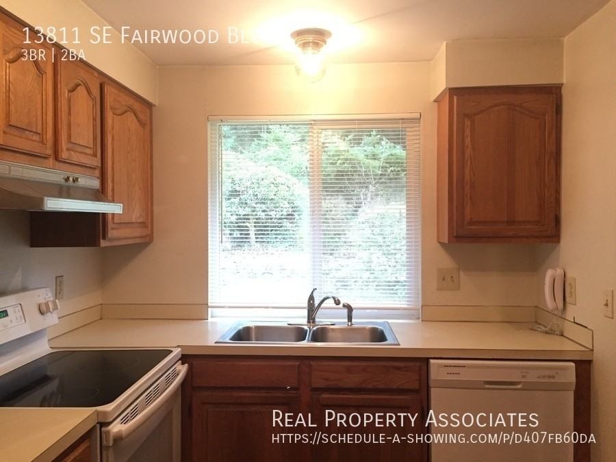 13811 Se Fairwood Blvd - Photo 5 of 38