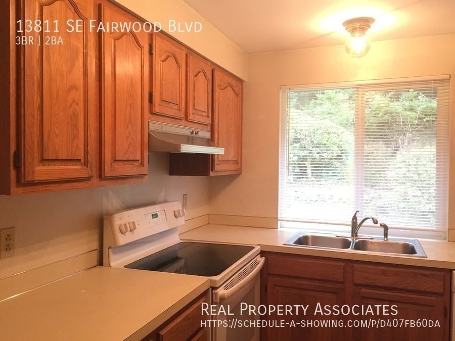 13811 Se Fairwood Blvd - Photo 6 of 38