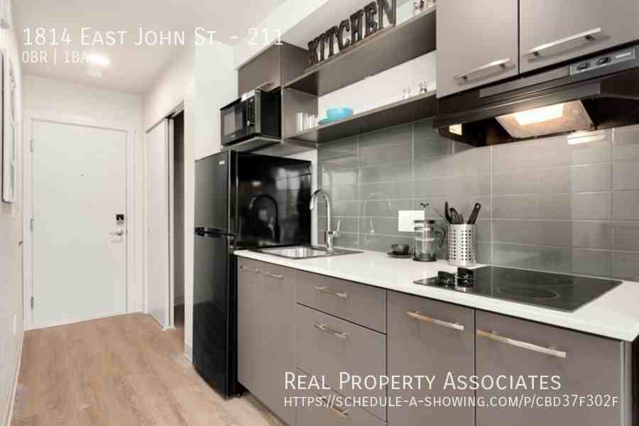1814 E John St #211
