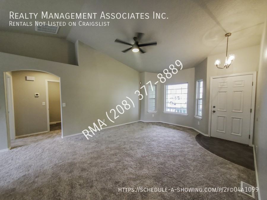 970 Johnson Dr - Photo 4 of 12