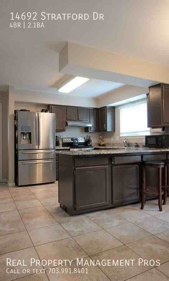 14692 Stratford Dr - Photo 2 of 10