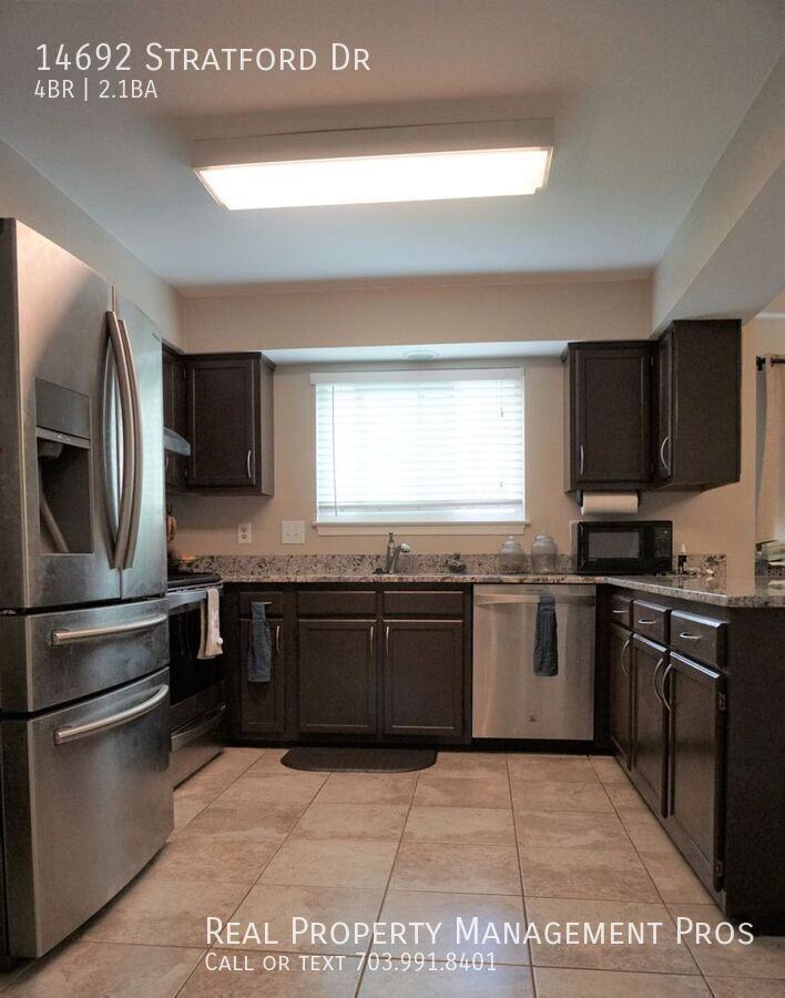 14692 Stratford Dr - Photo 3 of 10