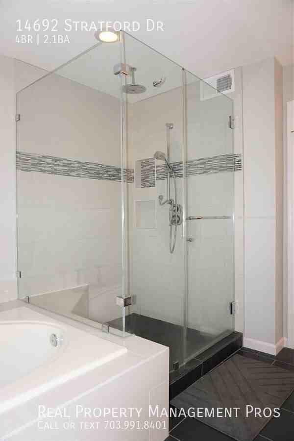 14692 Stratford Dr - Photo 6 of 10