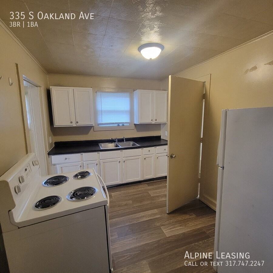 335 S Oakland Ave - Photo 3 of 7
