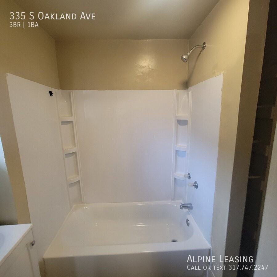 335 S Oakland Ave - Photo 4 of 7
