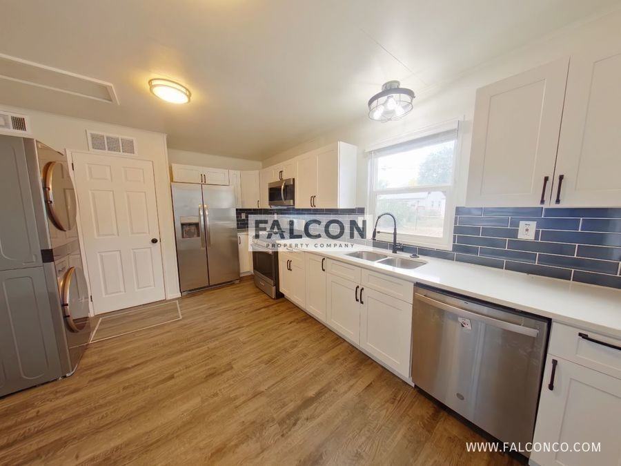 1920 S Hancock Ave - Photo 5 of 12