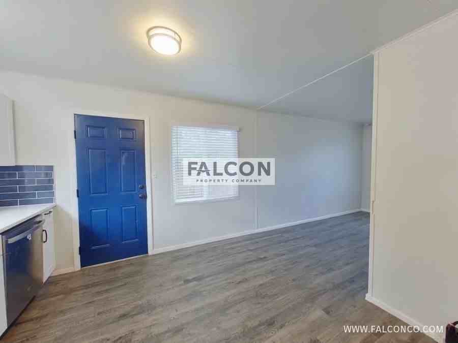 1920 S Hancock Ave - Photo 6 of 12