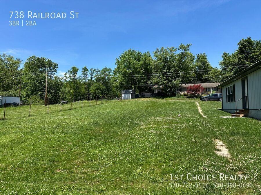 738 Railroad St - Photo 2 of 7