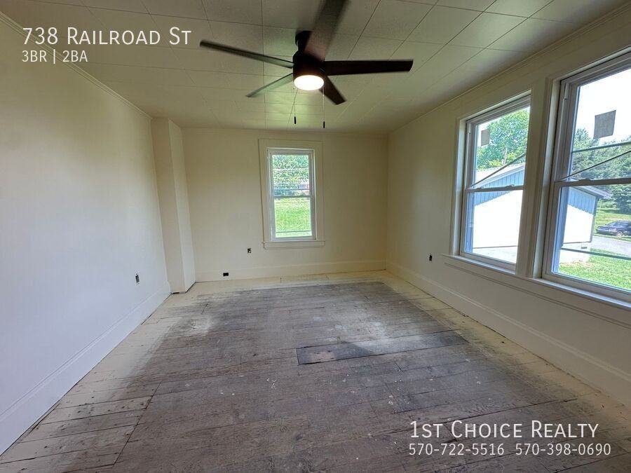 738 Railroad St - Photo 3 of 7