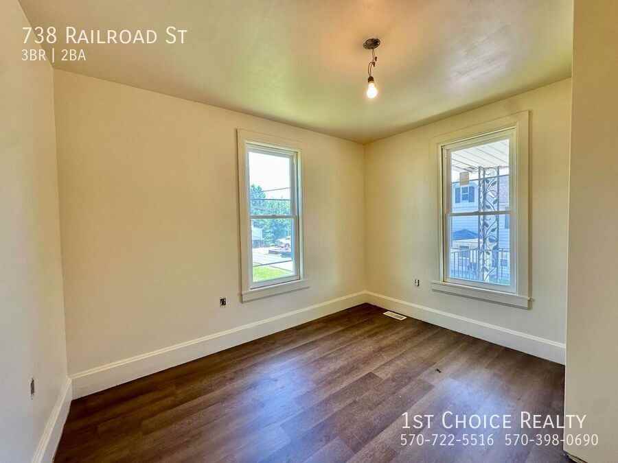 738 Railroad St - Photo 7 of 7