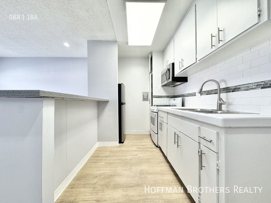 12309 Burbank Blvd #6