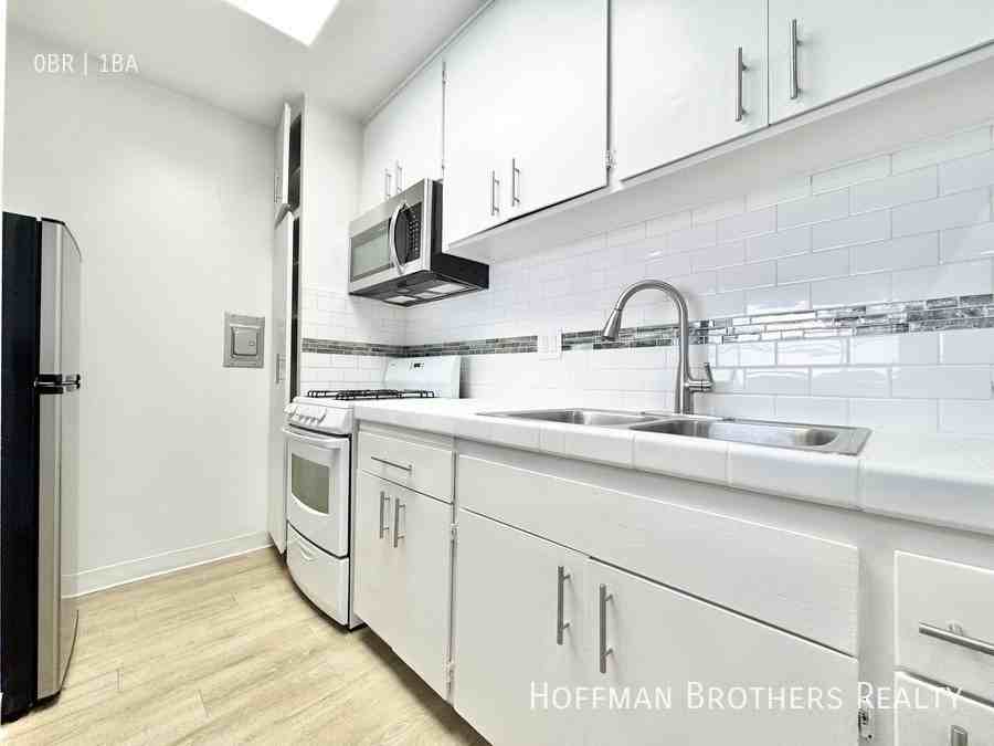 12309 Burbank Blvd #6 - Photo 2 of 9