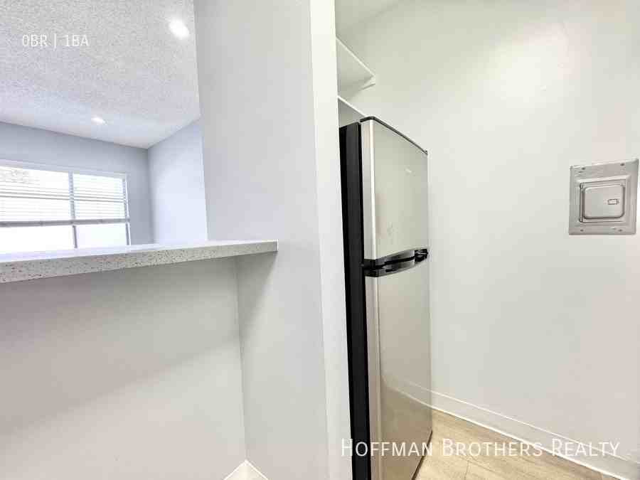 12309 Burbank Blvd #6 - Photo 3 of 9