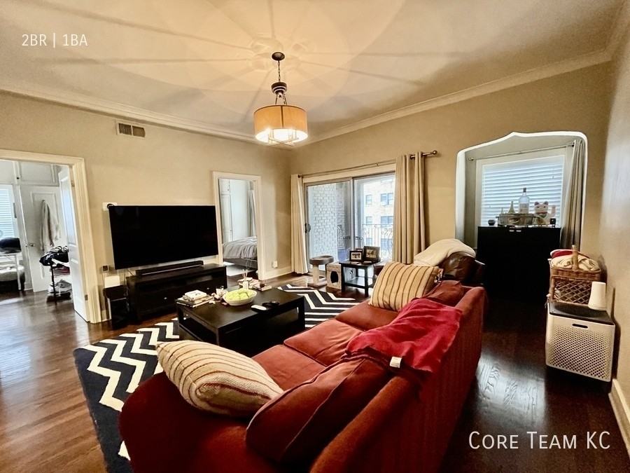 710 W 48th St #301 - Photo 2 of 13