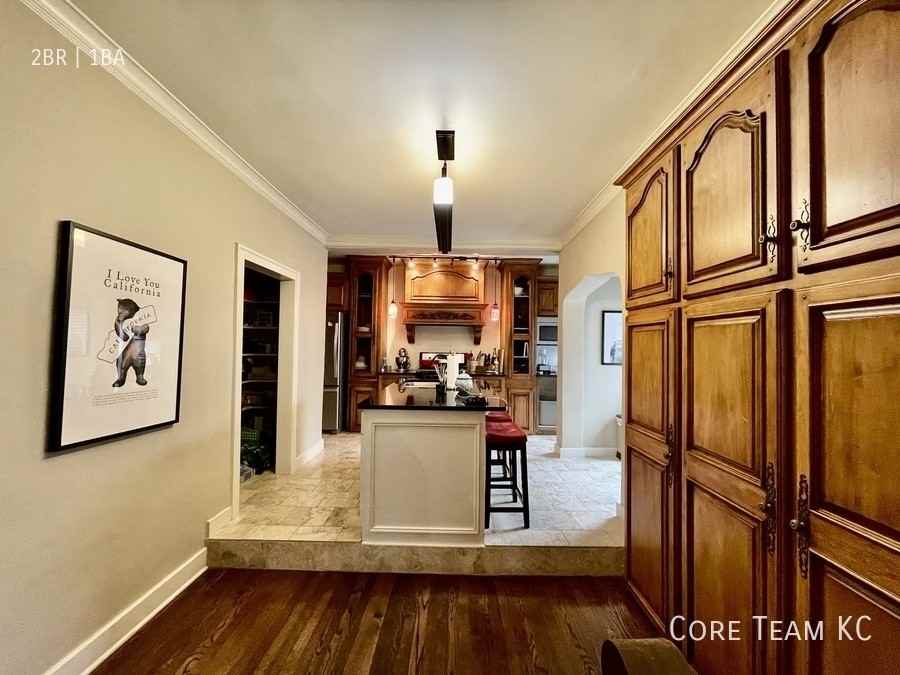 710 W 48th St #301 - Photo 5 of 13