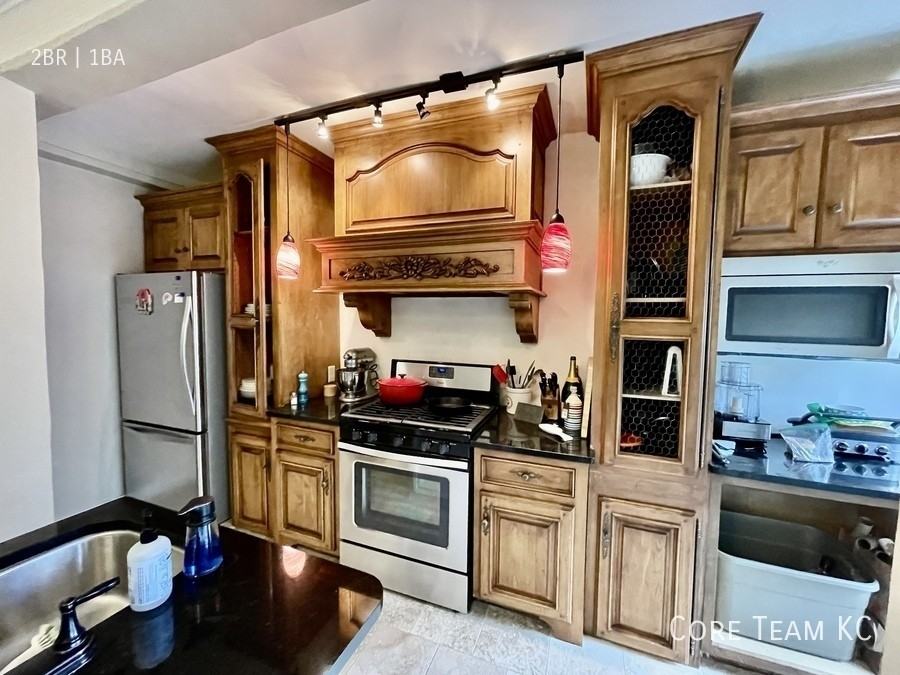 710 W 48th St #301 - Photo 6 of 13