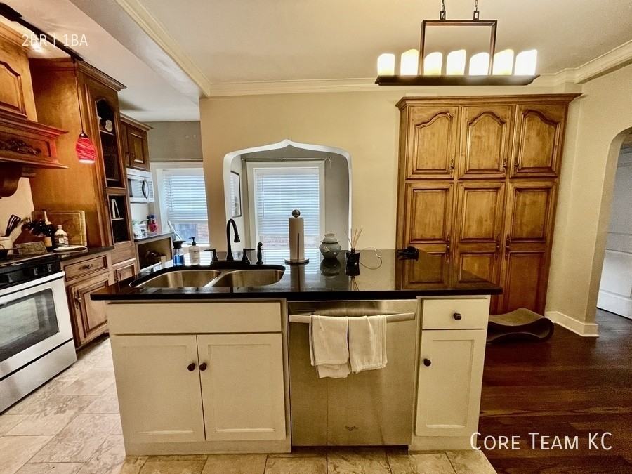 710 W 48th St #301 - Photo 7 of 13