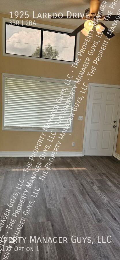 1925 Laredo Dr - Photo 5 of 17