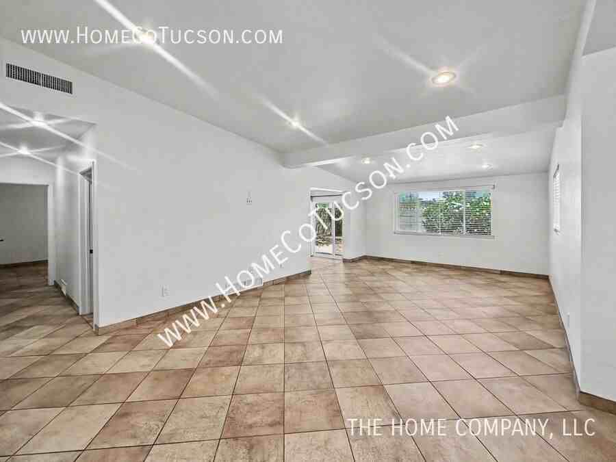 5121 E 6th St - Photo 6 of 26