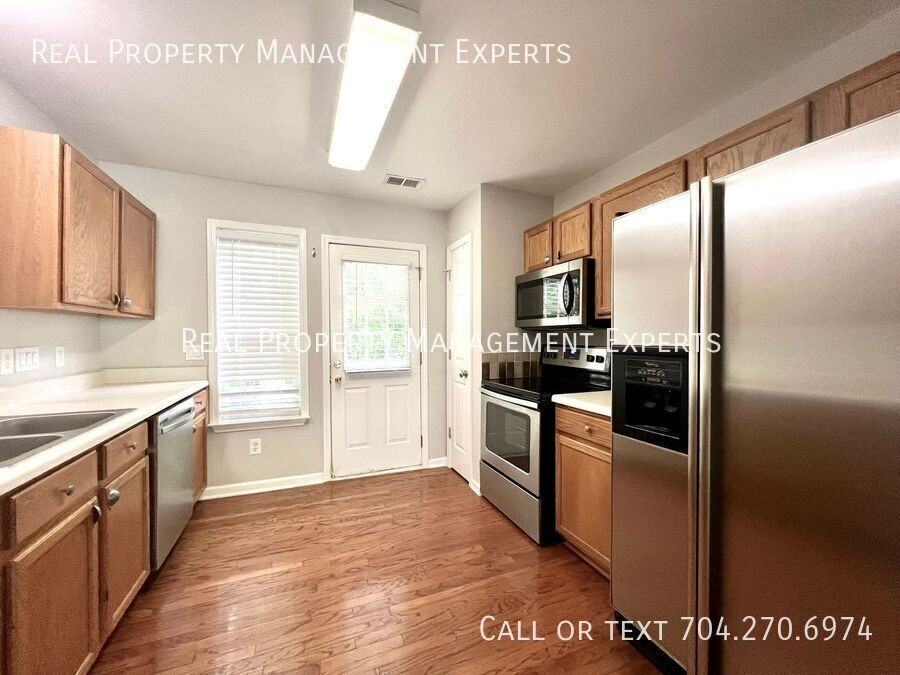 6522 Point Comfort Ln - Photo 2 of 16