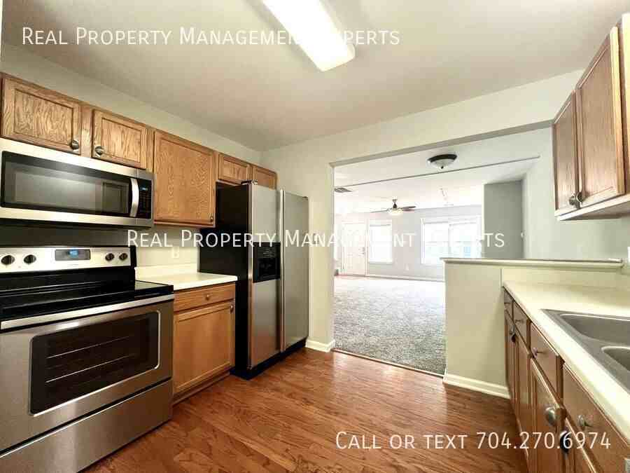 6522 Point Comfort Ln - Photo 3 of 16