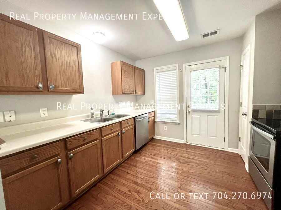 6522 Point Comfort Ln - Photo 4 of 16