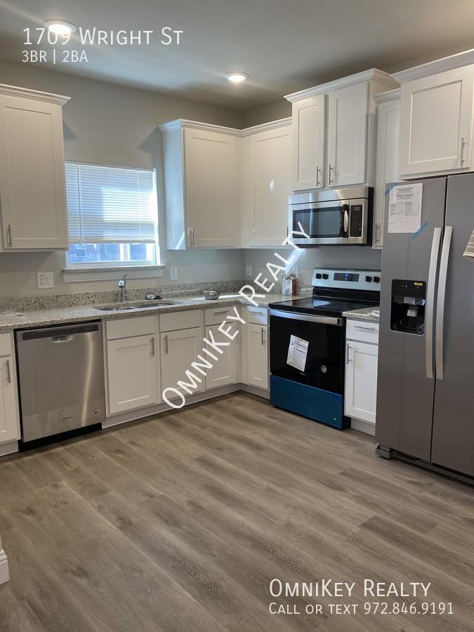 1709 Wright St - Photo 2 of 16