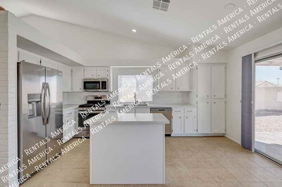 832 Seco Verde Ave - Photo 5 of 15