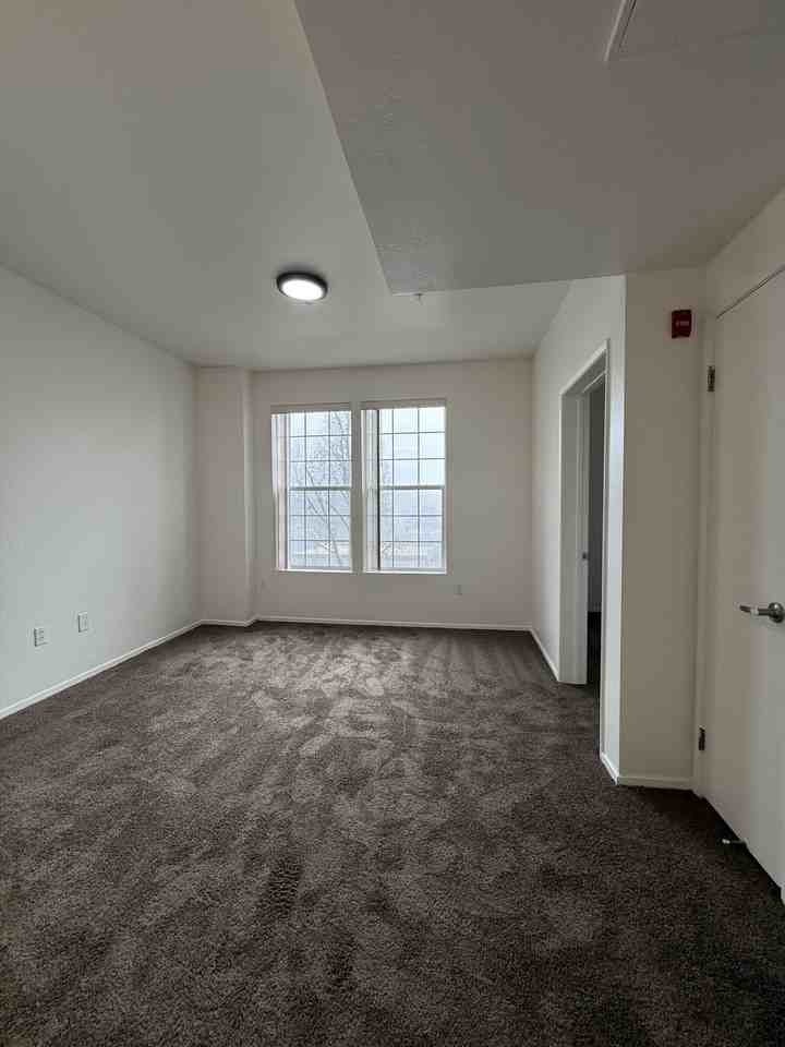 830 Almond Ct #320 - Photo 5 of 8