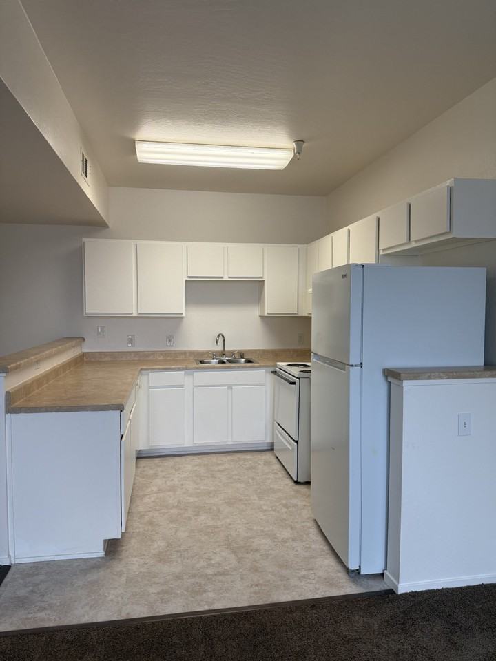 830 Almond Ct #320 - Photo 6 of 8