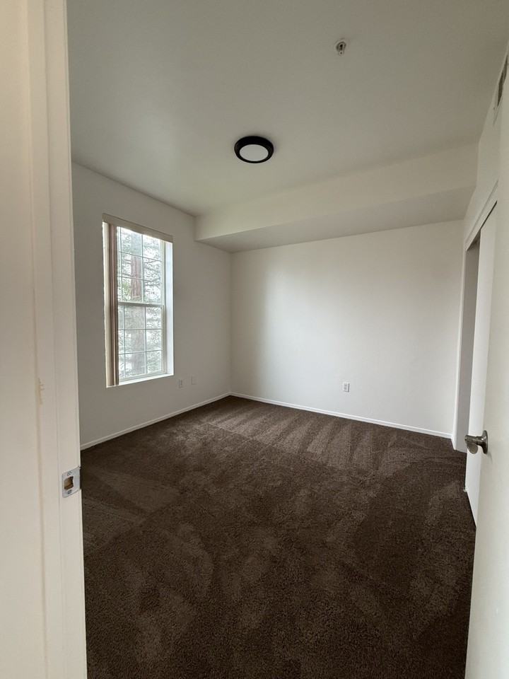 830 Almond Ct #320 - Photo 7 of 8