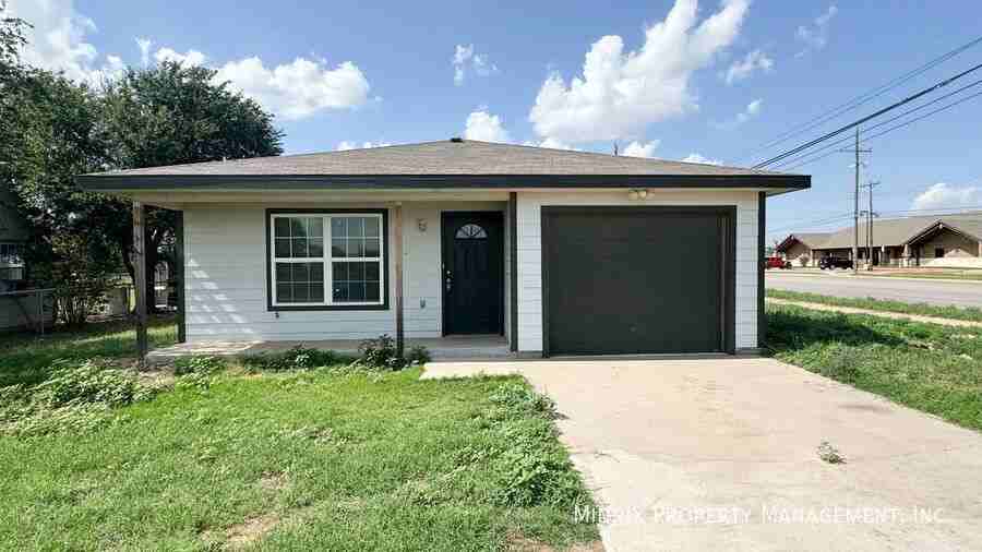 1519 E 14th St - Photo 2 of 27