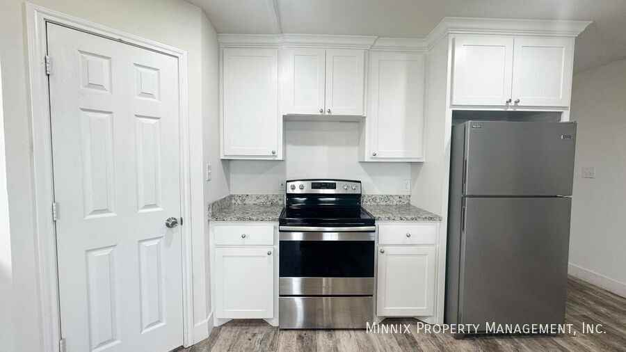 1519 E 14th St - Photo 4 of 27
