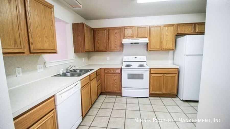 906 N Bangor Ave #A - Photo 4 of 12