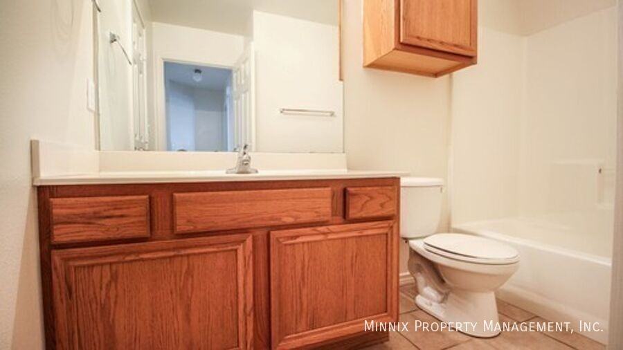 906 N Bangor Ave #A - Photo 5 of 12