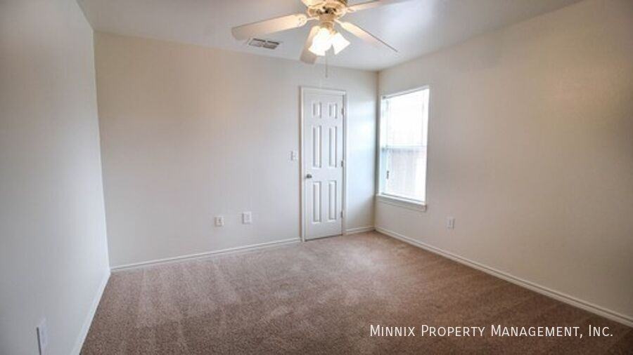 906 N Bangor Ave #A - Photo 6 of 12