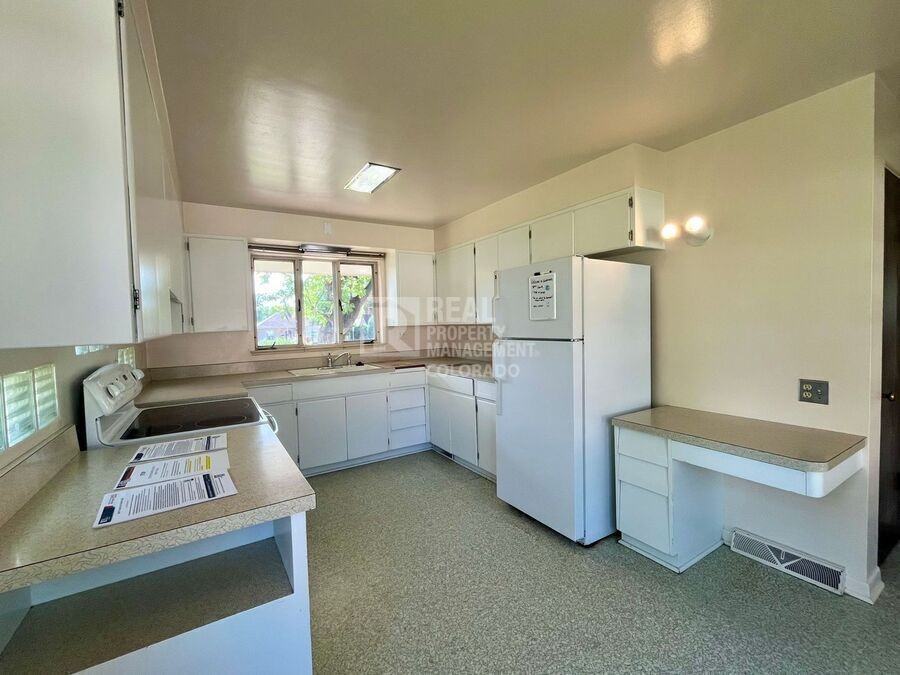 5370 S Windermere St - Photo 5 of 15
