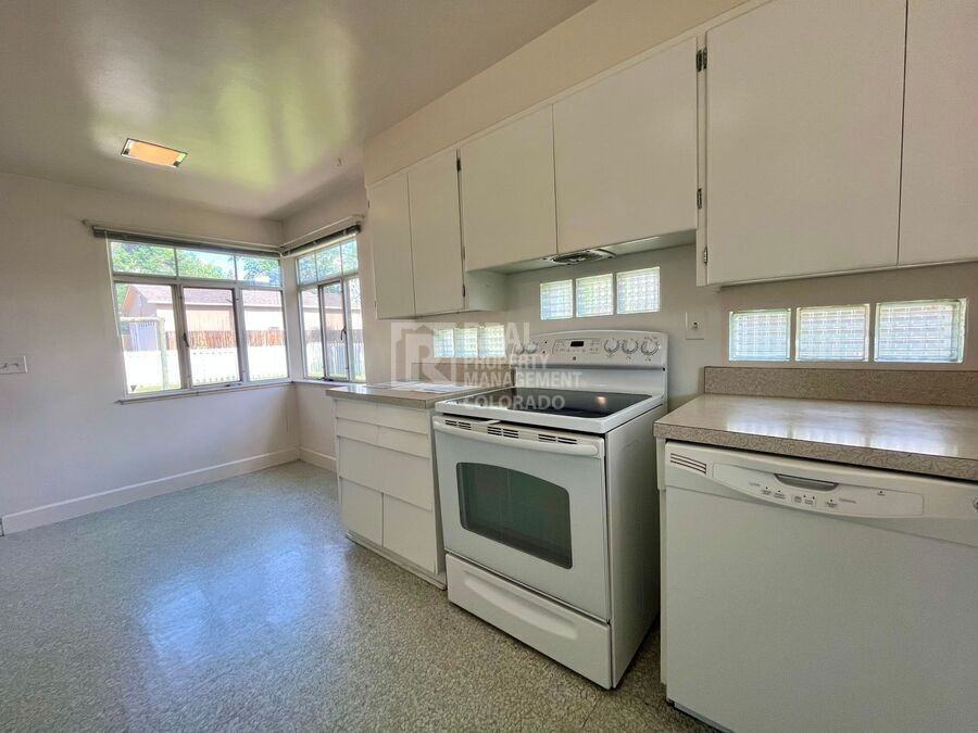 5370 S Windermere St - Photo 6 of 15