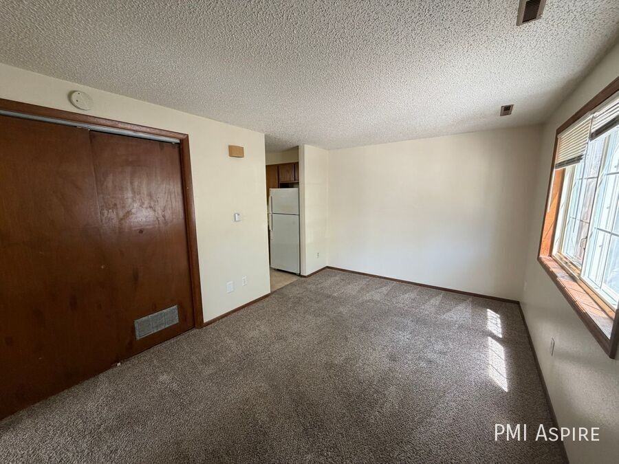 1924 Meadow Dr #5 - Photo 2 of 6