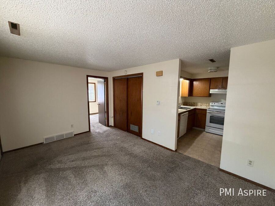 1924 Meadow Dr #5 - Photo 4 of 6