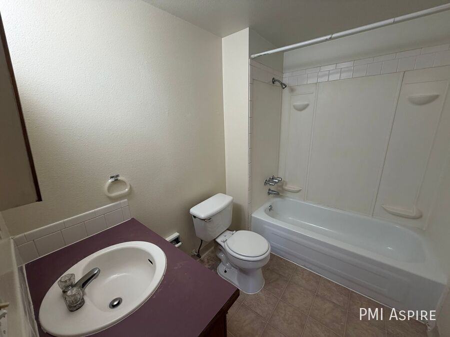 1924 Meadow Dr #5 - Photo 6 of 6