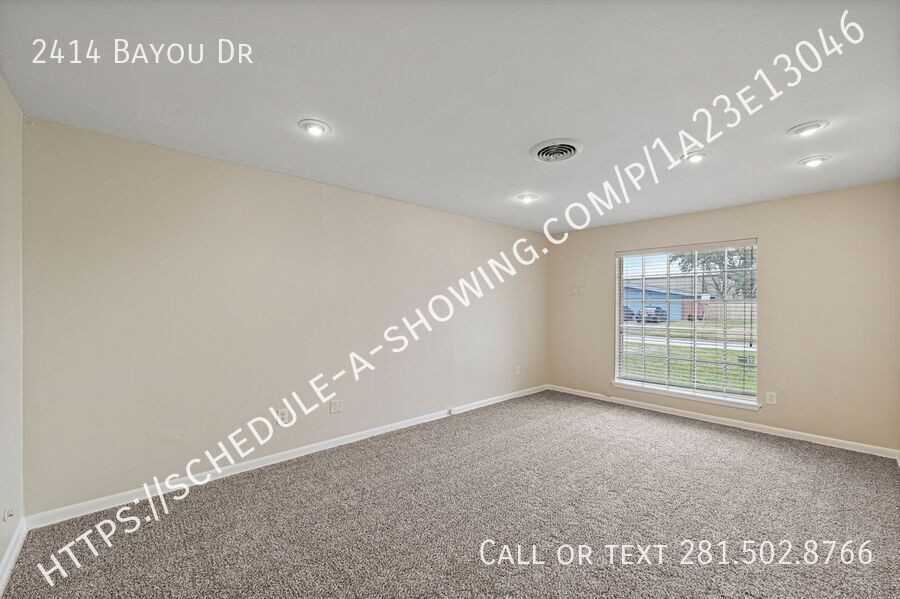 2414 Bayou Dr - Photo 3 of 14