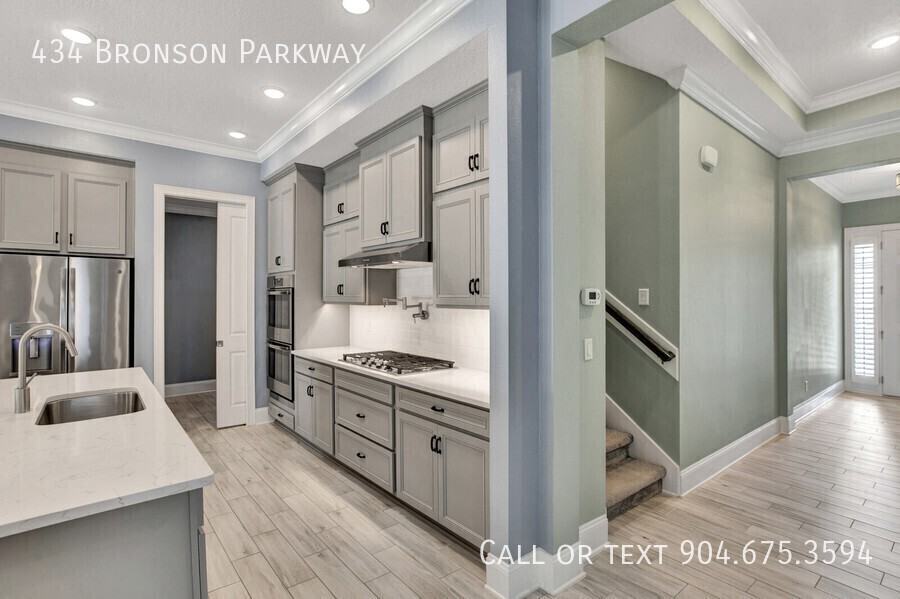 434 Bronson Pkwy - Photo 4 of 50