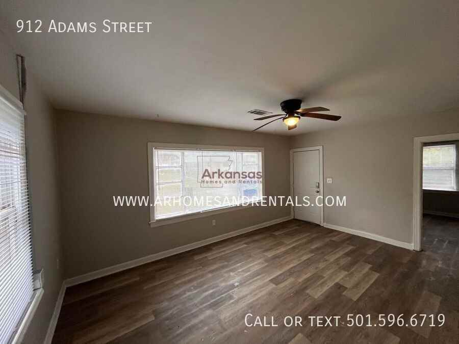 912 Adams St - Photo 2 of 10