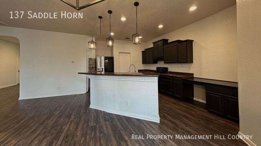 137 Saddle Horn - Photo 4 of 32