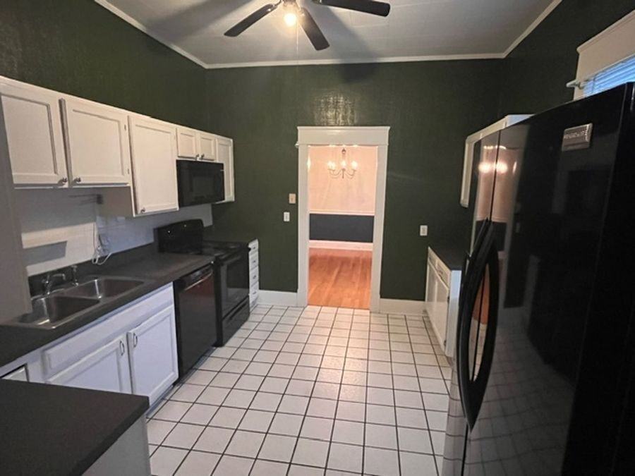 104 S Walnut St - Photo 4 of 11